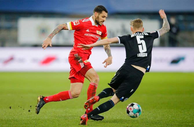 Bundesliga -Jacob Laursen båret fra banen mod Frankfurt