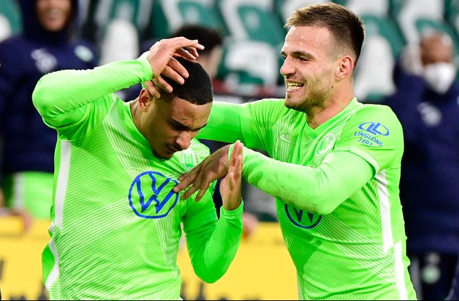 Bundesliga -Dortmund lejer midterforsvarer i Wolfsburg