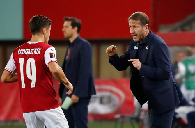 VM -Østrig freder træneren trods strid modvind