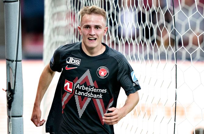 3F Superliga -Bo H. hylder 18-årig: Han splitter det hele ad