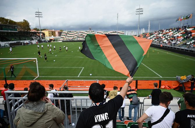 Serie A -Venezia skriver med Rapid Wien-back