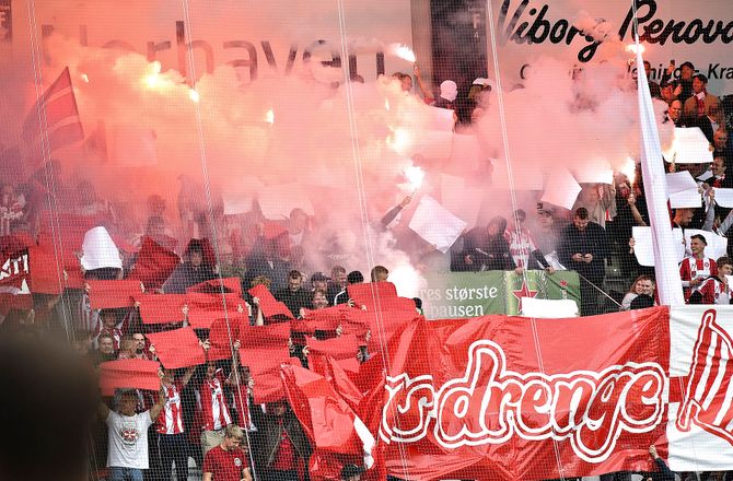 3F Superliga -AaB får bøde: Affyrede 21 romerlys i Viborg