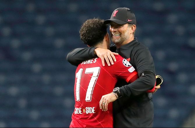 Champions League -To oplæg: Liverpool-kaptajn hylder ung midt