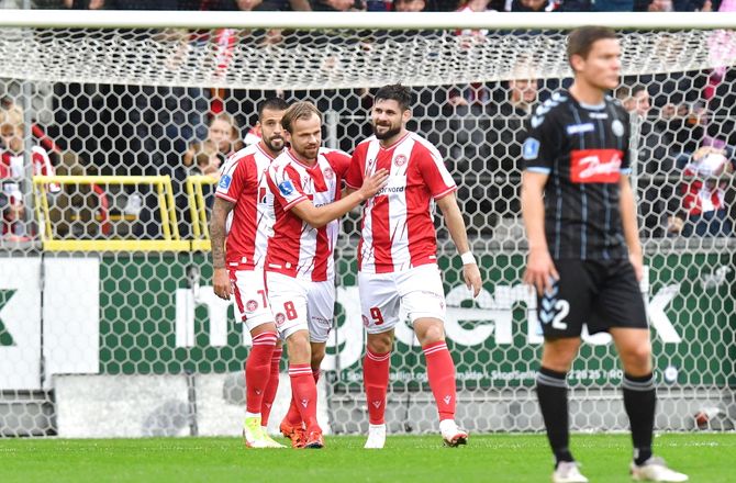 3F Superliga -AaB-træner hylder målfarlig nordmand
