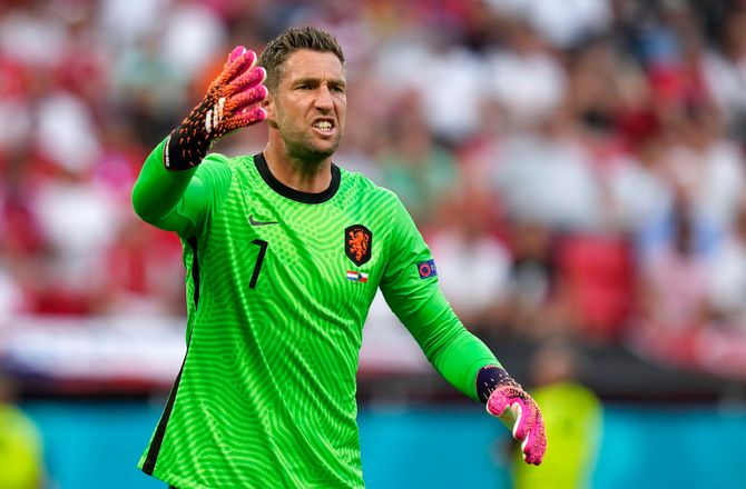 Æresdivisionen -Stekelenburg skal opereres: Sæsonen er slut