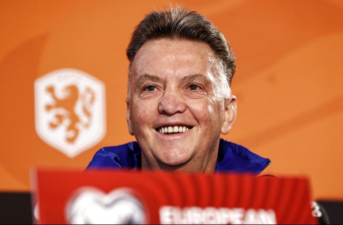 UEFA Nations League A -Van Gaal erkender: Ringede til spillere og gav transferråd