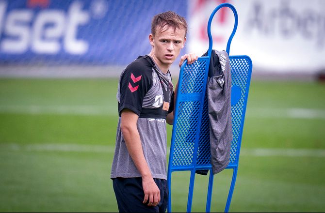 VM -Damsgaard skal tage på: Spiser mælkesnitter