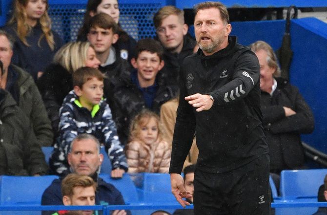 Premier League -Saints-chef sigtet for Mike Dean-kommentarer