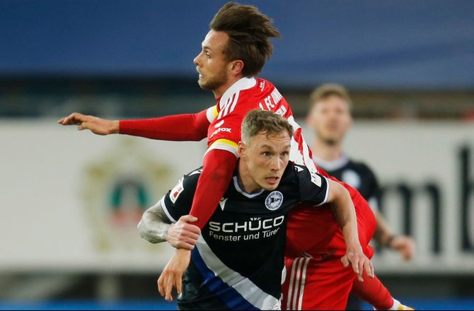 Bundesliga -Målfarlige Barrett på rundens hold igen