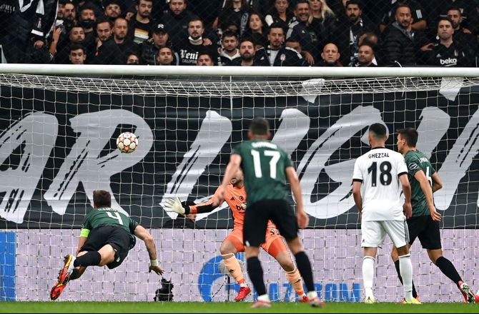 International -Besiktas bekræfter: Forhandler om Fernandes