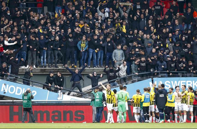 Æresdivisionen -Ny Vitesse-sag: Bazoer overfaldet af sponsor