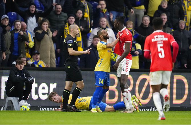 3F Superliga -Rasende VB'er får to dage for Cappis-skub
