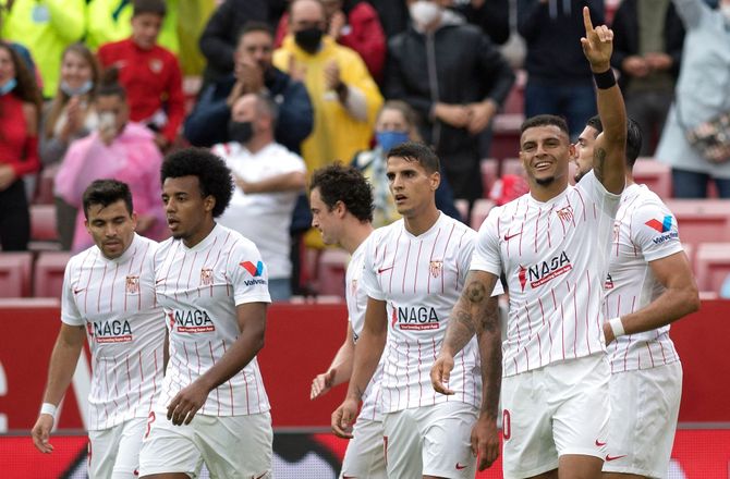 International -Aston Villa henter brasiliansk stopper i Sevilla