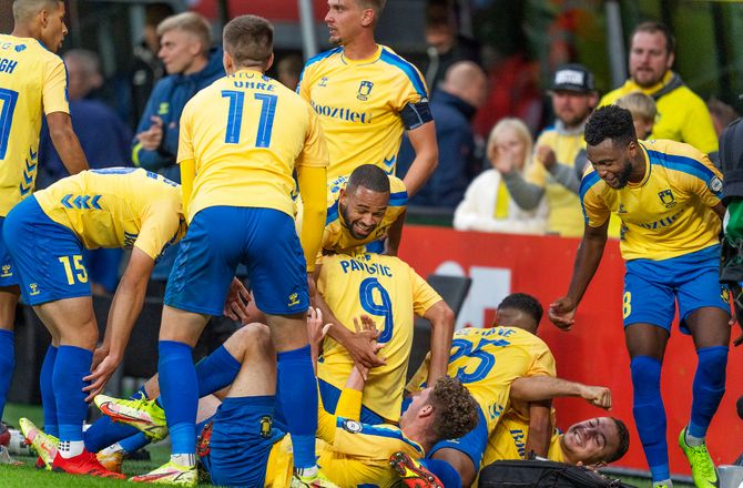 3F Superliga -Brøndby-midt bankede månedens mål i kassen