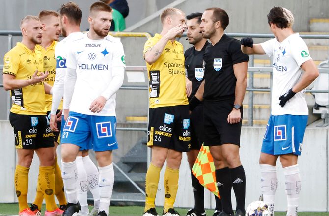 Allsvenskan -Strand straffes for at vælte kameramand