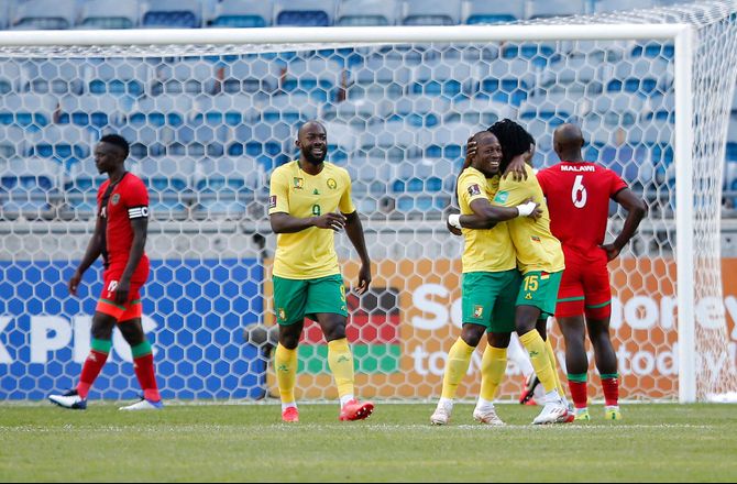 VM -Bassogog med kasser for Cameroun
