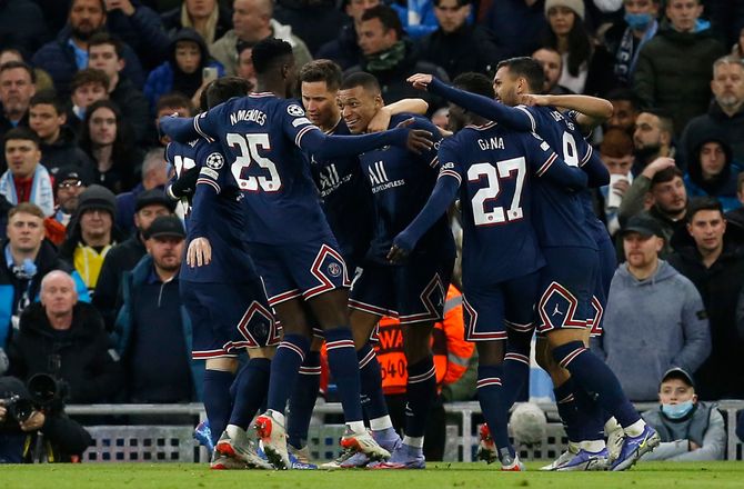 International -Grækere handler ind på PSG's overskudslager