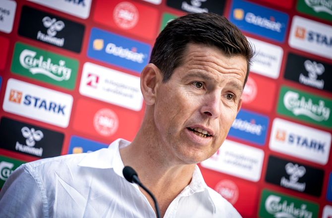 Danmark -Jakob Høyer stopper i DBU 