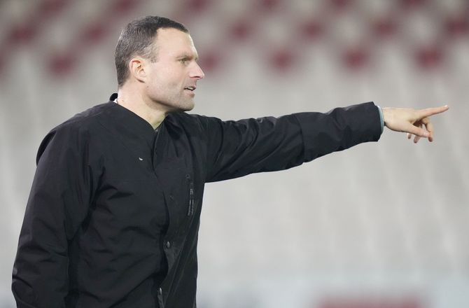 2. division -Klumme: Kom ud af busken, Wichmann