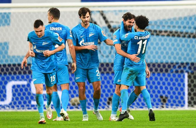 Premier League -Zenit nappede sejr midt i mesterskabsfest