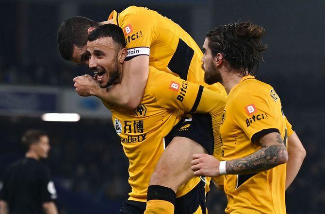 International -Besiktas henter gratis Romain Saiss