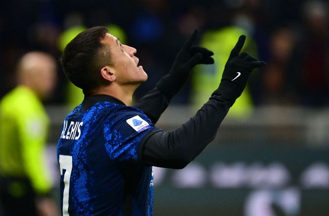 International -Avis: Barca vil bytte Sanchez med De Jong