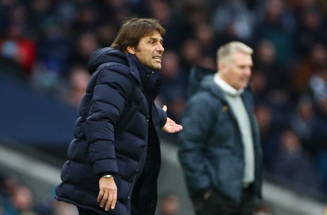 Premier League -Tottenham træner med dukker: Ikke let