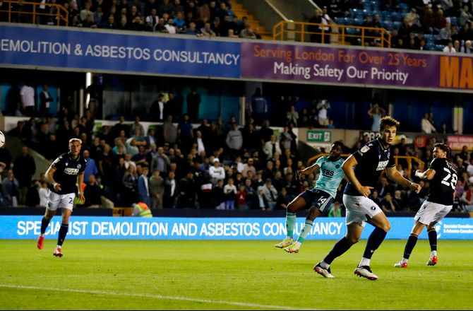 Championship -15-årig fik debut: Millwall måtte spørge lærer