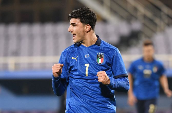 International -Medie: Sevilla jagter Skov Olsen-rival