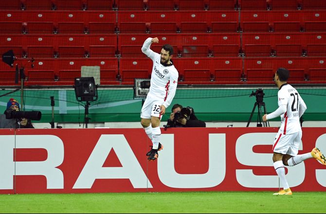 International -Frankfurt sender kreatør hjem til Napoli