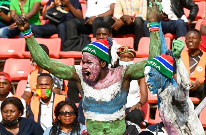 Africa Cup of Nations -To røde kort og VAR-kontrovers i Gambia-sejr