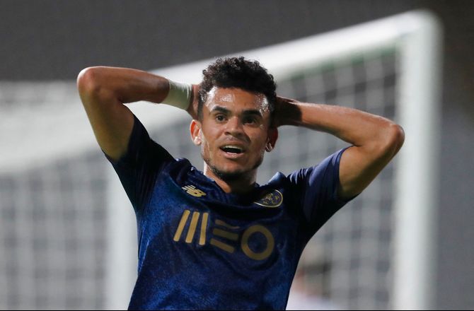 International -Medie: Liverpool slår Spurs - køber dyr kant