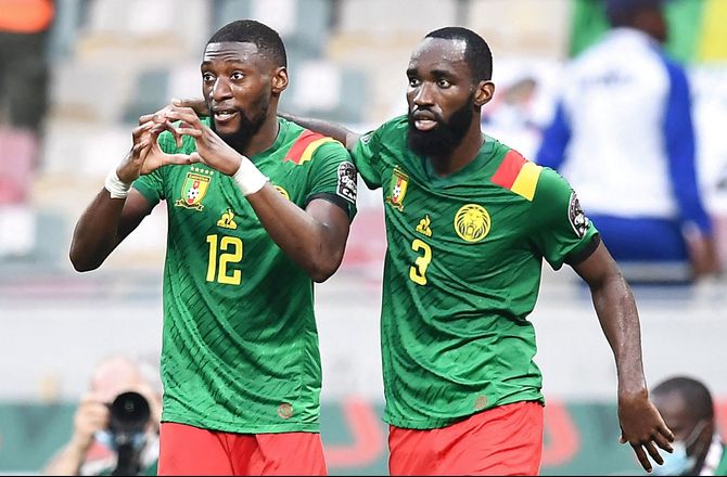 Africa Cup of Nations -Ekambi-dobbelt sendte Cameroun i semifinale