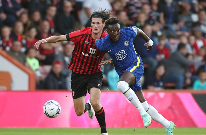 International -Bournemouth sender stopper til Skotland 