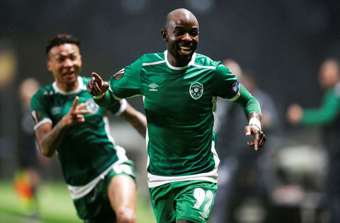 Æresdivisionen -Twente vil ophæve med voldsdømt spiller