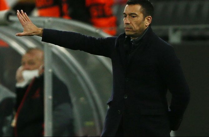 Premiership -Rangers fyrer Giovanni van Bronckhorst