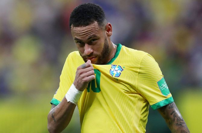 International -Silva flirter med Neymar: Kom til Chelsea