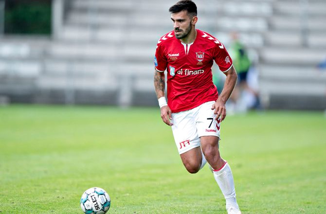 Premier League -Ex-Vejle-spiller i Ukraine: Tænker ikke fodbold
