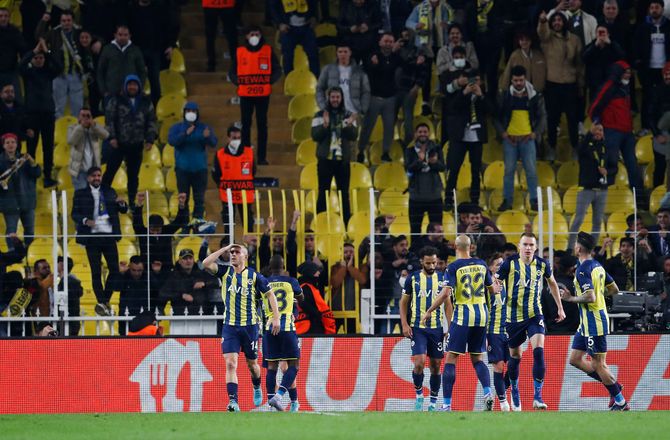 Super Lig -Fenerbahce henter tyrkisk spids i Watford