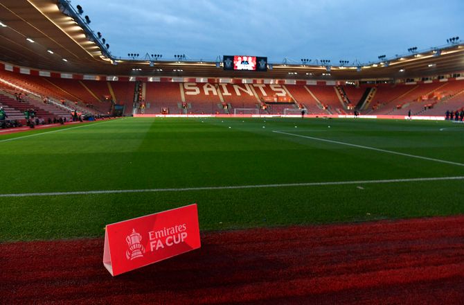 Premier League -Southampton sender ung keeper til Dubai