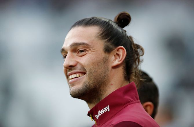 Championship -Carroll-mål da Huddersfield smed 2-0-føring