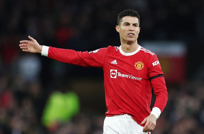 Premier League -Ronaldo smadrede ung fans telefon: Undskyld