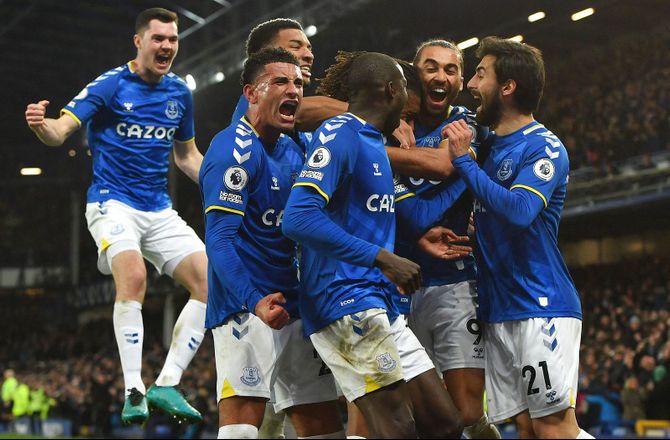 Championship -Everton forlænger og udlejer Niels Nkounkou