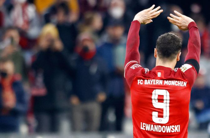 Bundesliga -Dobbelt Lewandowski i legende Bayern-sejr