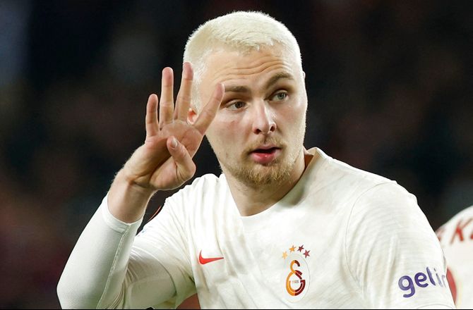 Super Lig -Nelsson holder clean sheet i Istanbul-derby