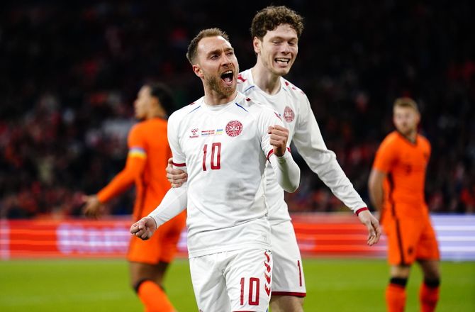 Venskabskampe -Magisk Eriksen-comeback i Hollands målfest