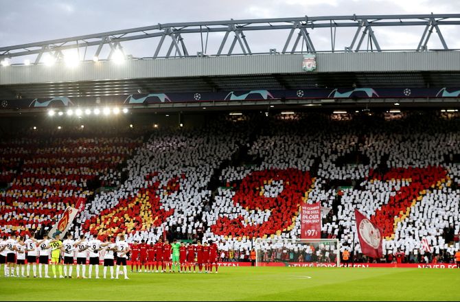 Premier League -Liverpool-fans dropper flag i protest
