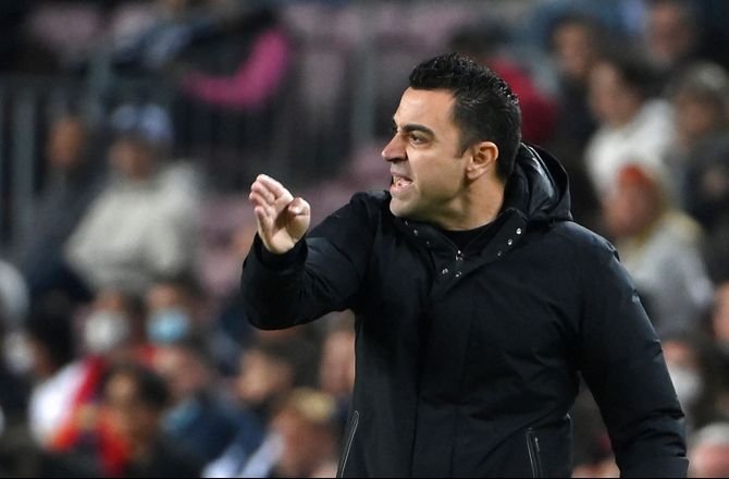 International -Avis: Xavi misser Barca-kamp grundet indrejseproblemer