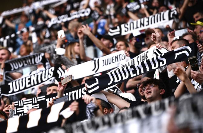 Serie A -Juventus får fratrukket 15 point i Serie A
