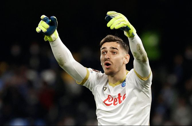 Serie A -Meret-agent presser Napoli i forhandlinger: Interesse fra England